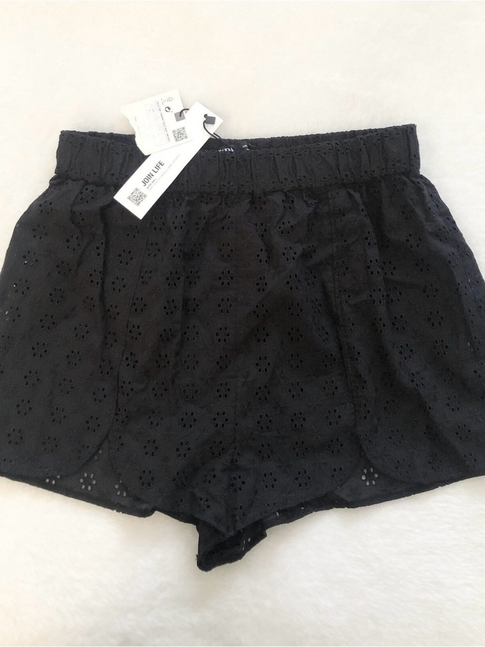 Zara embroidered short cutwork, vented Broderie size xs black